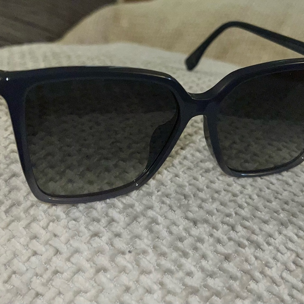 Fendi Black Sunglasses - Picture 4 of 5